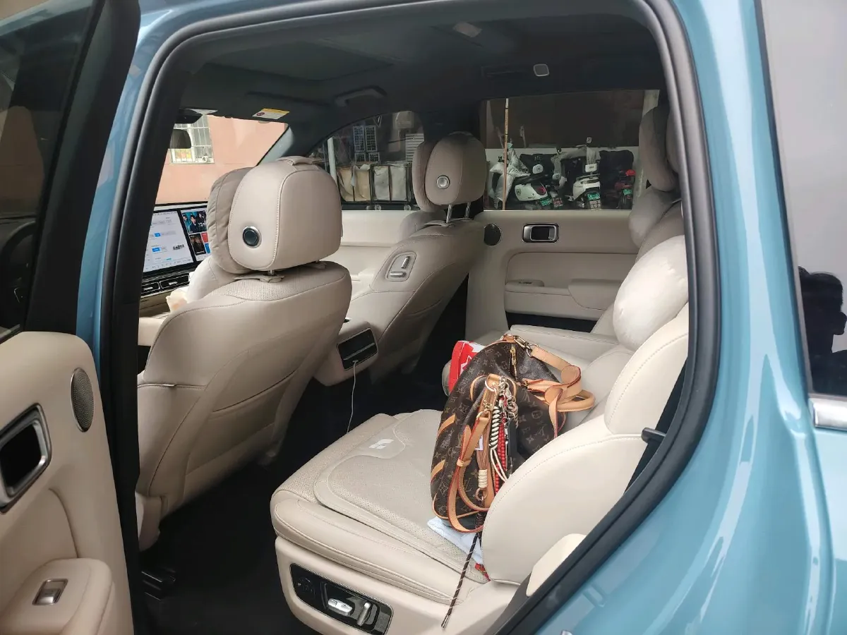 2023 Li L8 Range Extended 154HP REEV 40.9KWH,autocango,china used car exporter,china ev exporter,chinese used car exporter,chinese used ev exporter