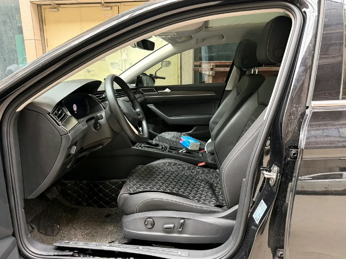 2020 Volkswagen Magotan 2.0T 186HP L4 7DCT,autocango,china used car exporter,china ev exporter,chinese used car exporter,chinese used ev exporter