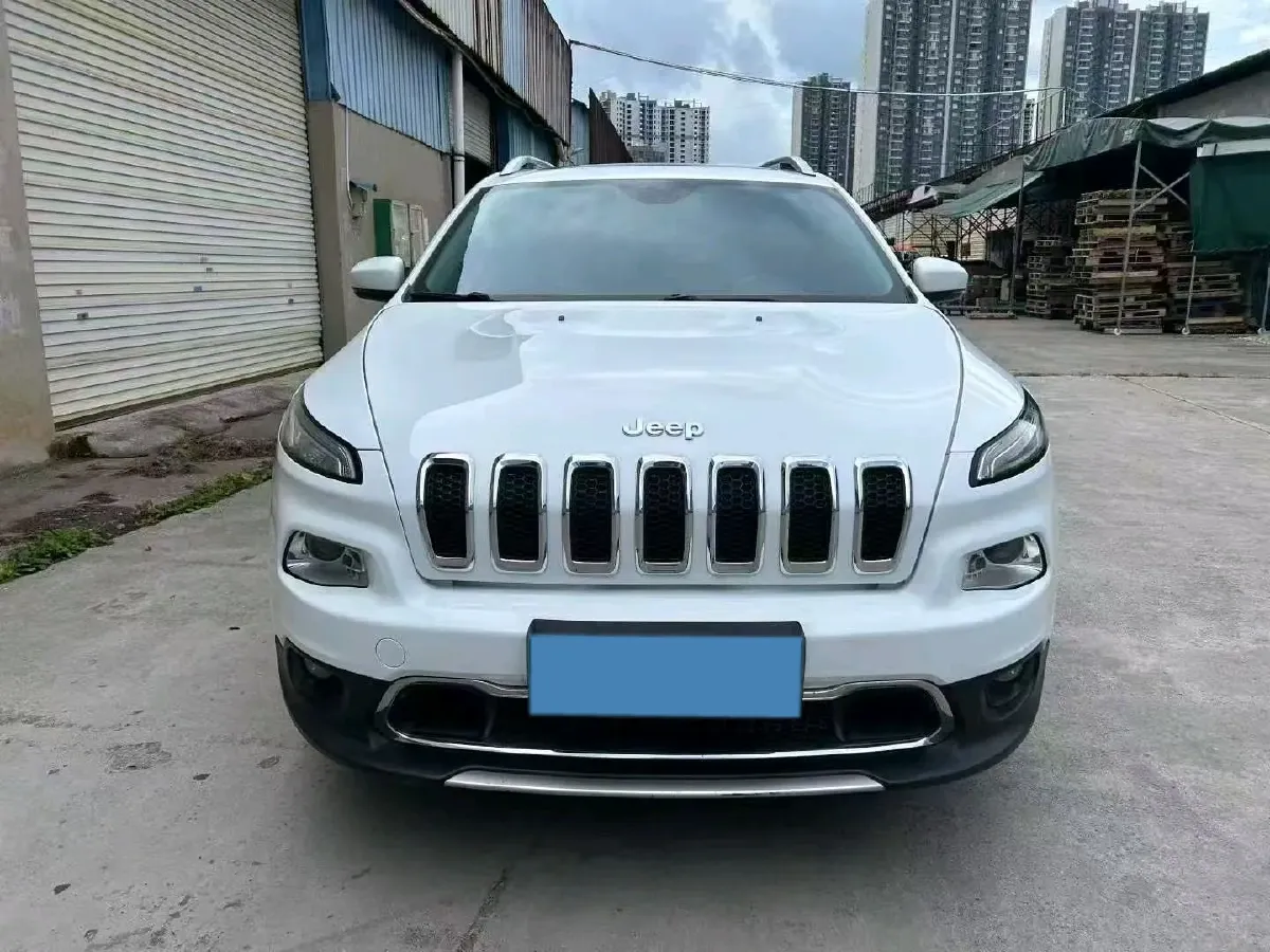 2017 Jeep Cherokee 2.4L 175HP L4 9AT,autocango,china used car exporter,china ev exporter,chinese used car exporter,chinese used ev exporter