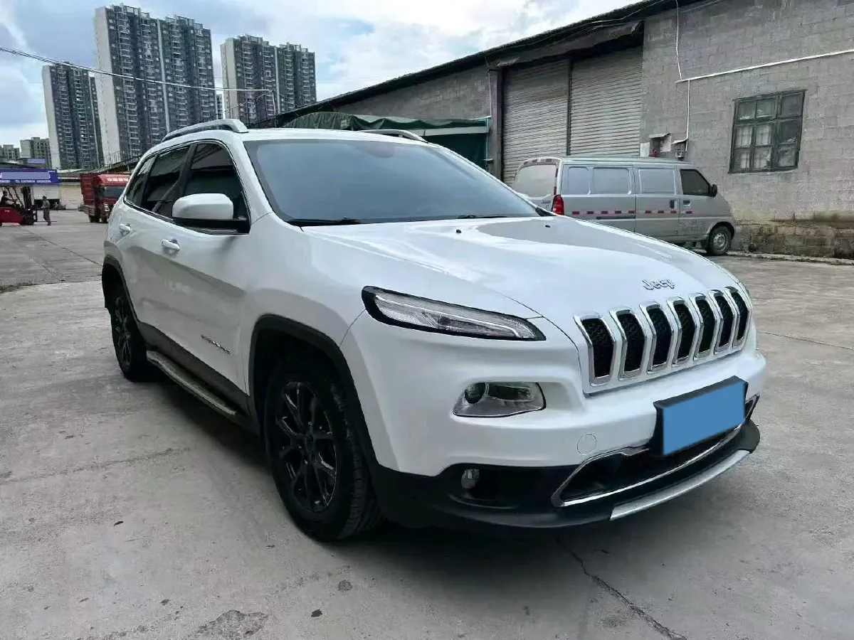 2017 Jeep Cherokee 2.4L 175HP L4 9AT,autocango,china used car exporter,china ev exporter,chinese used car exporter,chinese used ev exporter