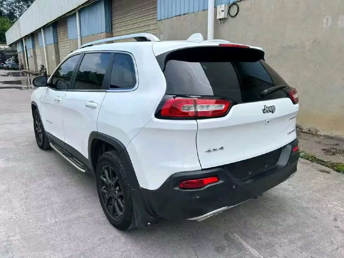 2017 Jeep Cherokee 2.4L 175HP L4 9AT,autocango,china used car exporter,china ev exporter,chinese used car exporter,chinese used ev exporter