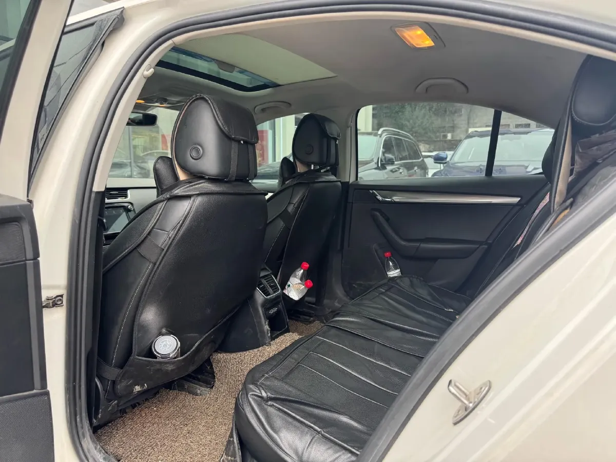 2019 Skoda Octavia 1.2T 116HP L4 7DCT,autocango,china used car exporter,china ev exporter,chinese used car exporter,chinese used ev exporter