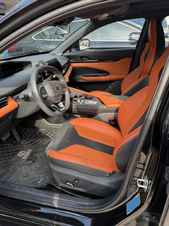 2023 ChangAn UNI-V 1.5T 188HP L4 7DCT,autocango,china used car exporter,china ev exporter,chinese used car exporter,chinese used ev exporter