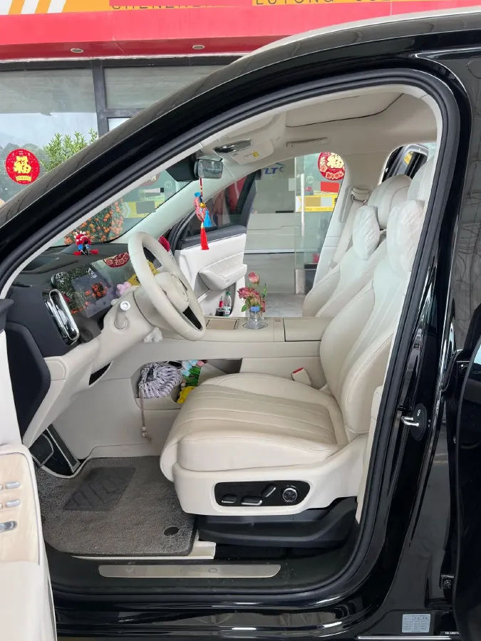 2025 AITO AITO M8 REEV 160HP REEV 53.4KWH,autocango,china used car exporter,china ev exporter,chinese used car exporter,chinese used ev exporter