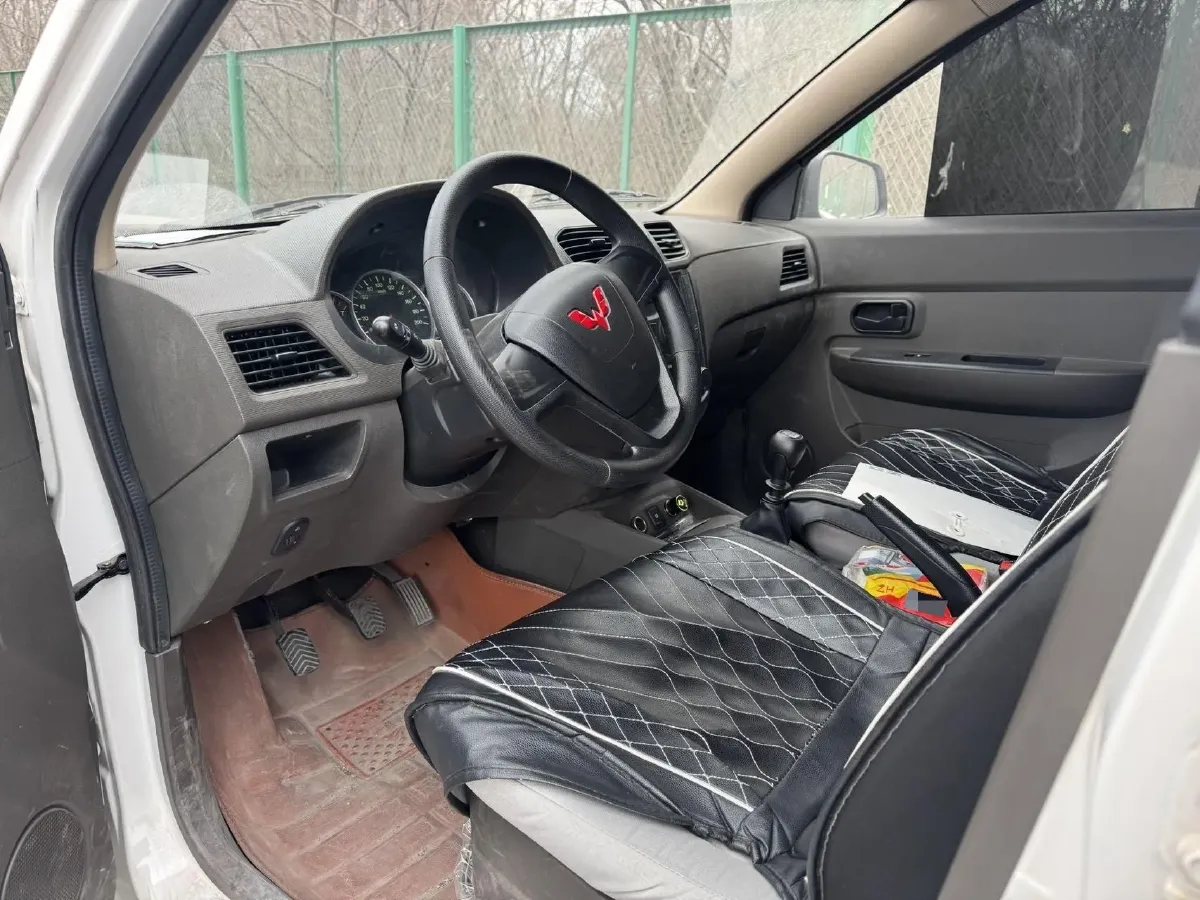 2021 WuLing RongGuang New Truck 1.5L 99HP L4 5MT,autocango,china used car exporter,china ev exporter,chinese used car exporter,chinese used ev exporter
