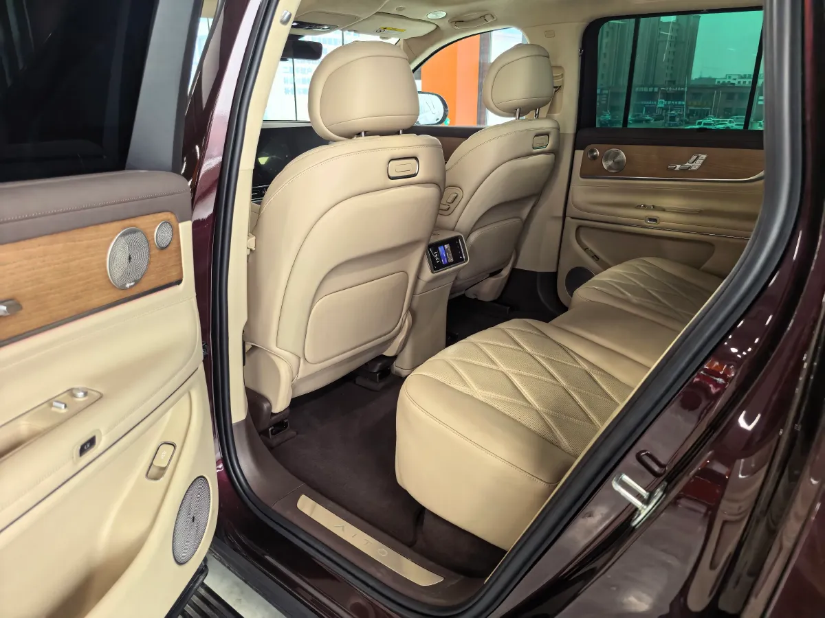 2025 AITO AITO M9 REEV 160HP REEV 52KWH,autocango,china used car exporter,china ev exporter,chinese used car exporter,chinese used ev exporter