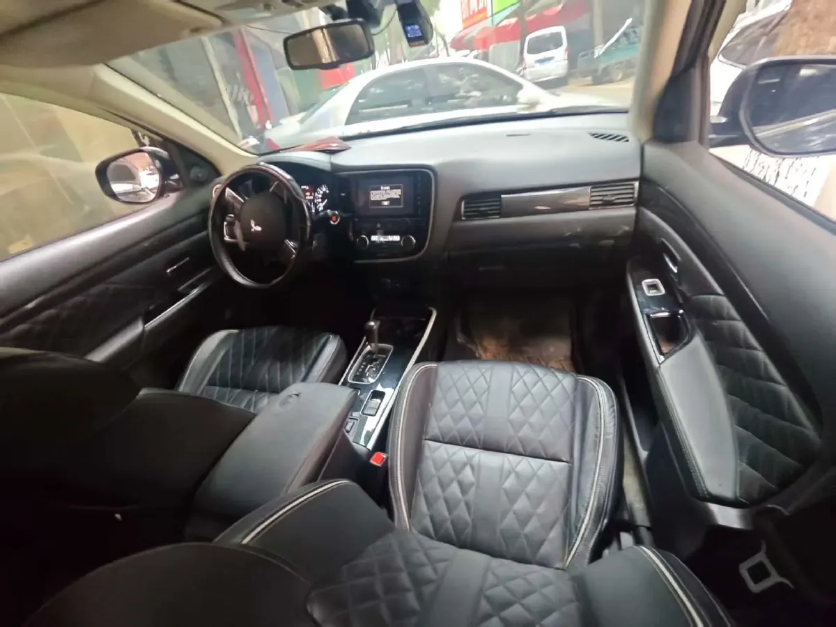2020 Mitsubishi Outlander 2.4L 192HP L4 CVT,autocango,china used car exporter,china ev exporter,chinese used car exporter,chinese used ev exporter