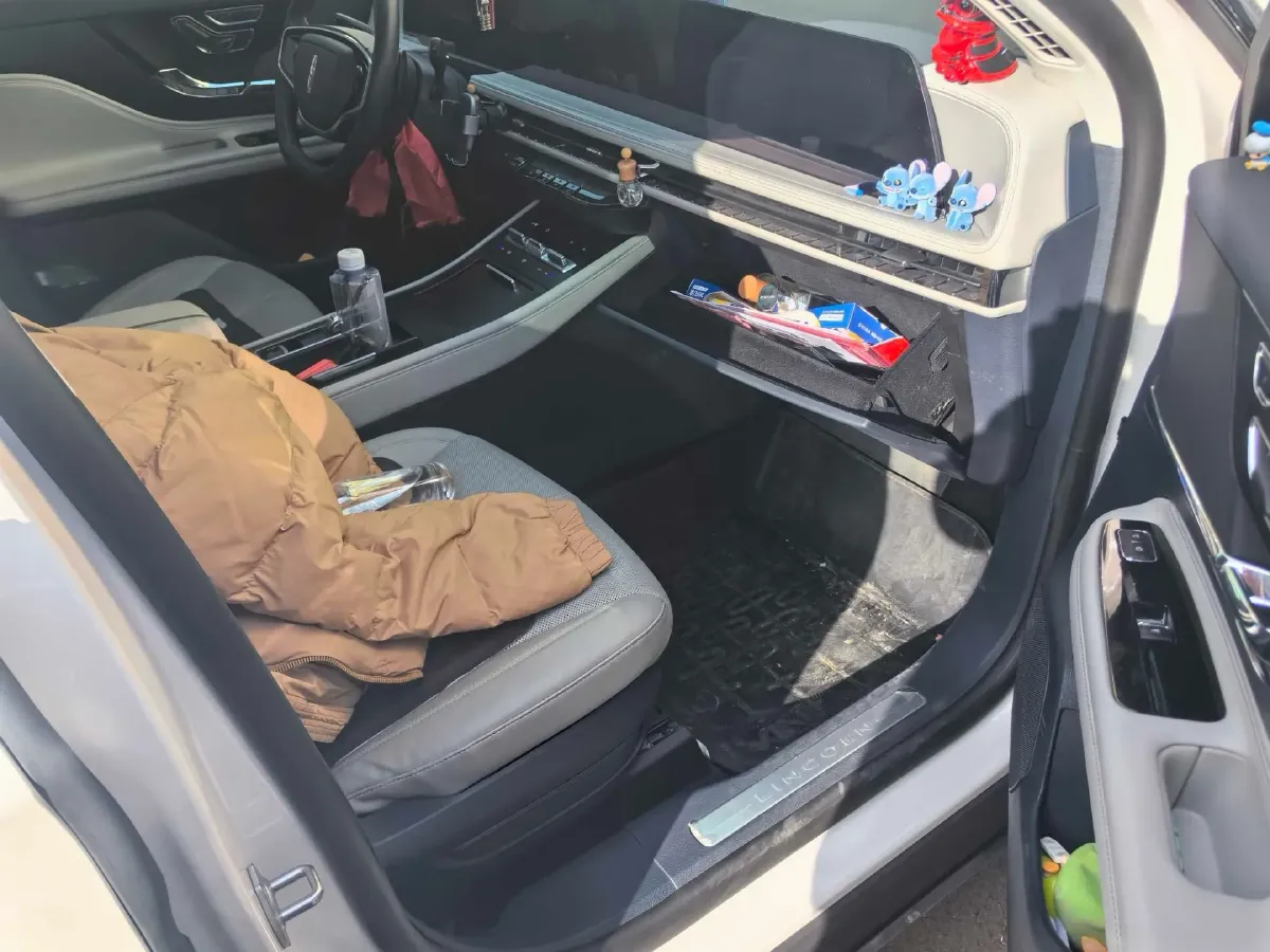 2024 Lincoln Corsair 2.0T 261HP L4 8AT,autocango,china used car exporter,china ev exporter,chinese used car exporter,chinese used ev exporter