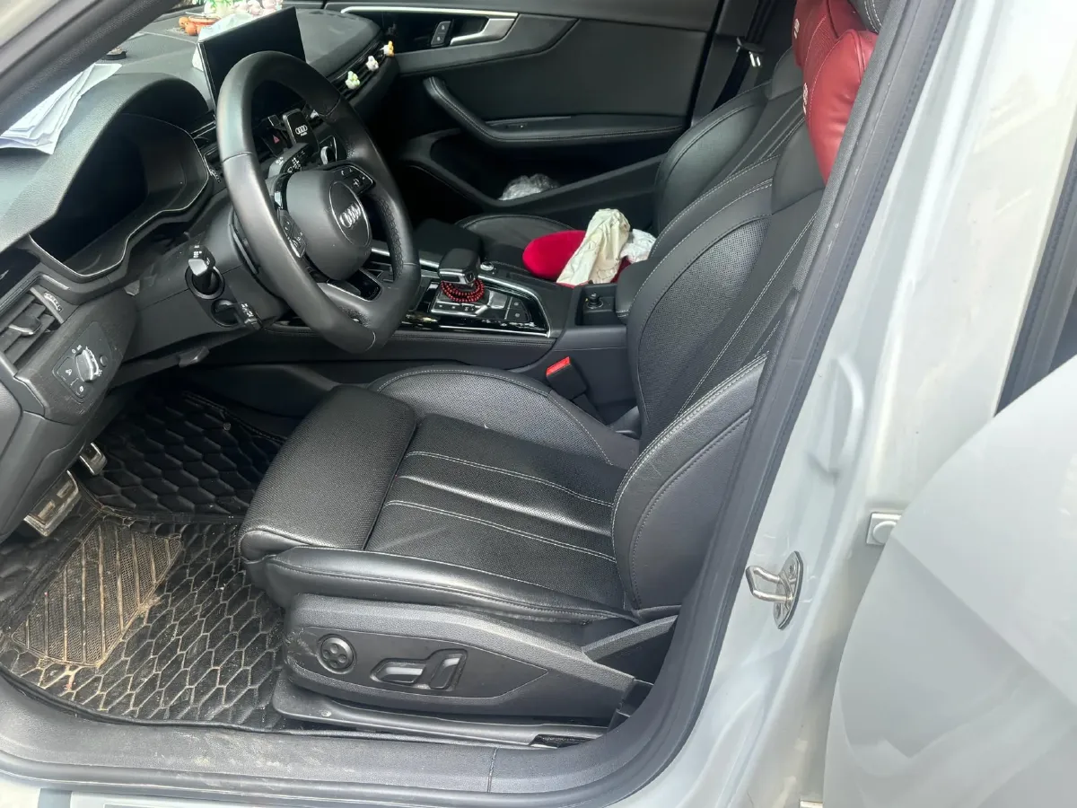 2023 Audi A4L 2.0T 190HP L4 7DCT,autocango,china used car exporter,china ev exporter,chinese used car exporter,chinese used ev exporter