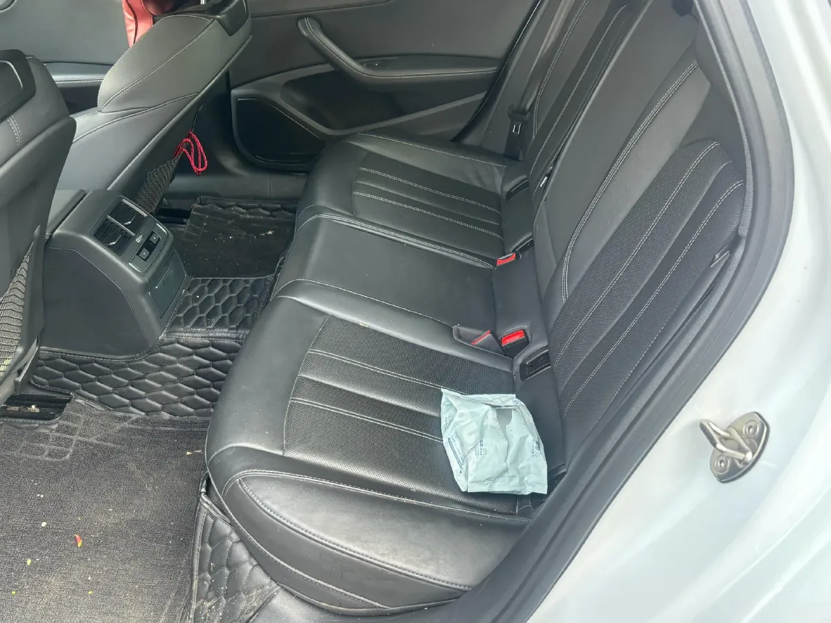 2023 Audi A4L 2.0T 190HP L4 7DCT,autocango,china used car exporter,china ev exporter,chinese used car exporter,chinese used ev exporter