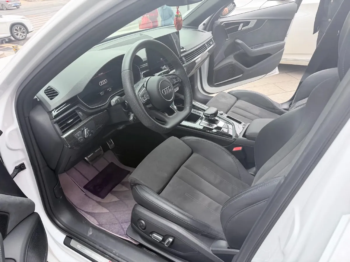 2024 Audi A4L 2.0T 245HP L4 7DCT,autocango,china used car exporter,china ev exporter,chinese used car exporter,chinese used ev exporter