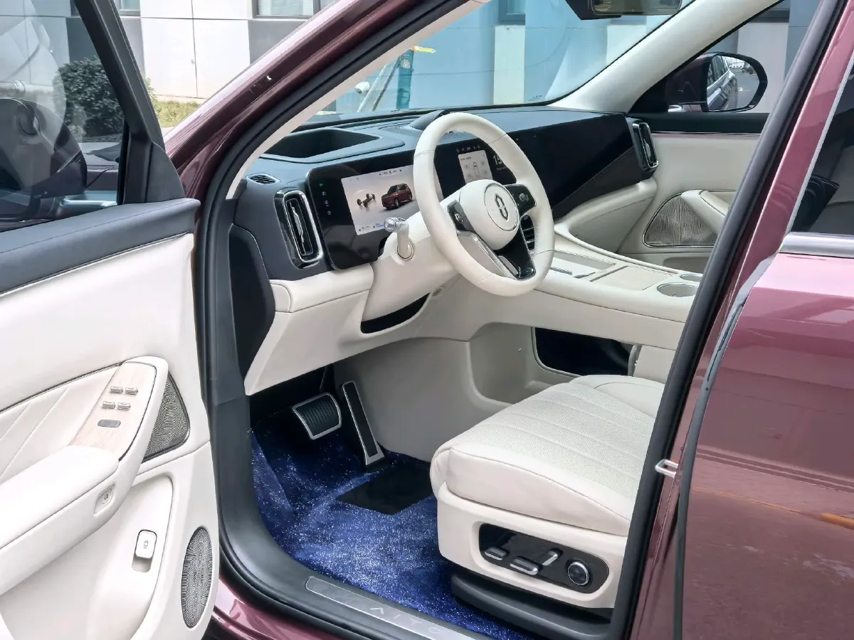 2025 AITO AITO M8 REEV 160HP REEV 53.4KWH,autocango,china used car exporter,china ev exporter,chinese used car exporter,chinese used ev exporter