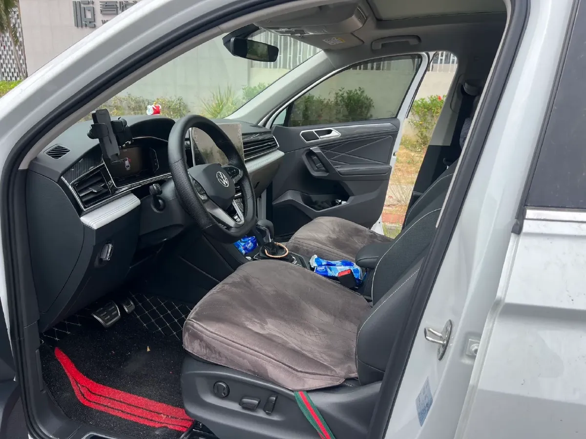 2024 Volkswagen Tiguan L 2.0T 220HP L4 7DCT,autocango,china used car exporter,china ev exporter,chinese used car exporter,chinese used ev exporter