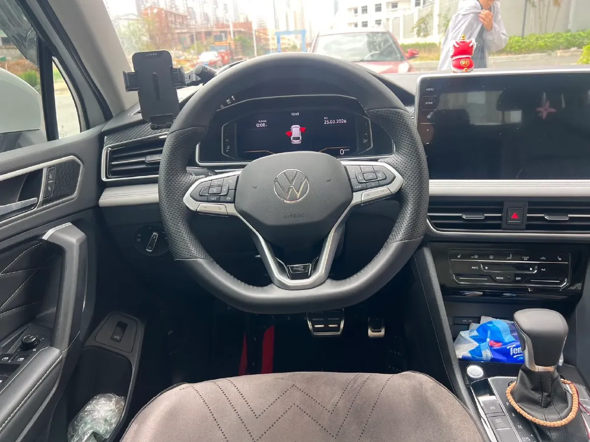 2024 Volkswagen Tiguan L 2.0T 220HP L4 7DCT,autocango,china used car exporter,china ev exporter,chinese used car exporter,chinese used ev exporter