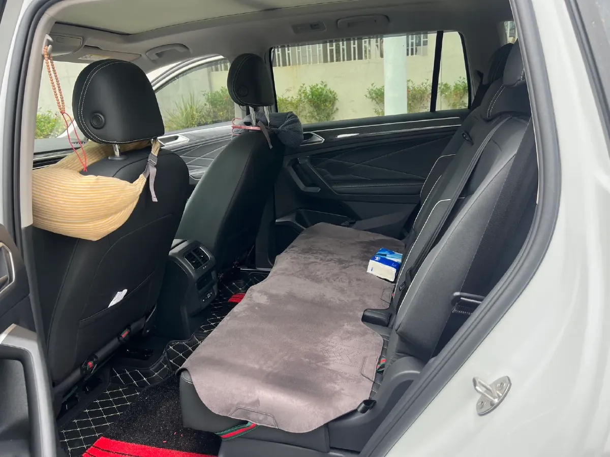 2024 Volkswagen Tiguan L 2.0T 220HP L4 7DCT,autocango,china used car exporter,china ev exporter,chinese used car exporter,chinese used ev exporter