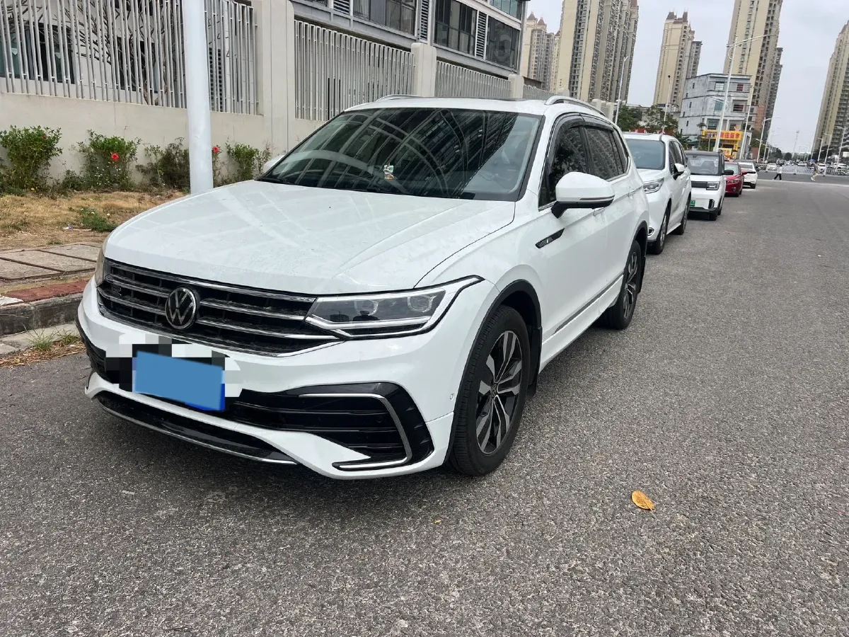 2024 Volkswagen Tiguan L 2.0T 220HP L4 7DCT,autocango,china used car exporter,china ev exporter,chinese used car exporter,chinese used ev exporter
