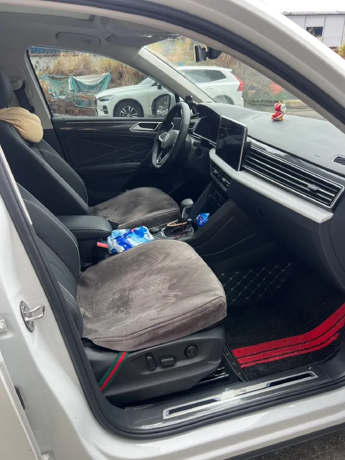 2024 Volkswagen Tiguan L 2.0T 220HP L4 7DCT,autocango,china used car exporter,china ev exporter,chinese used car exporter,chinese used ev exporter