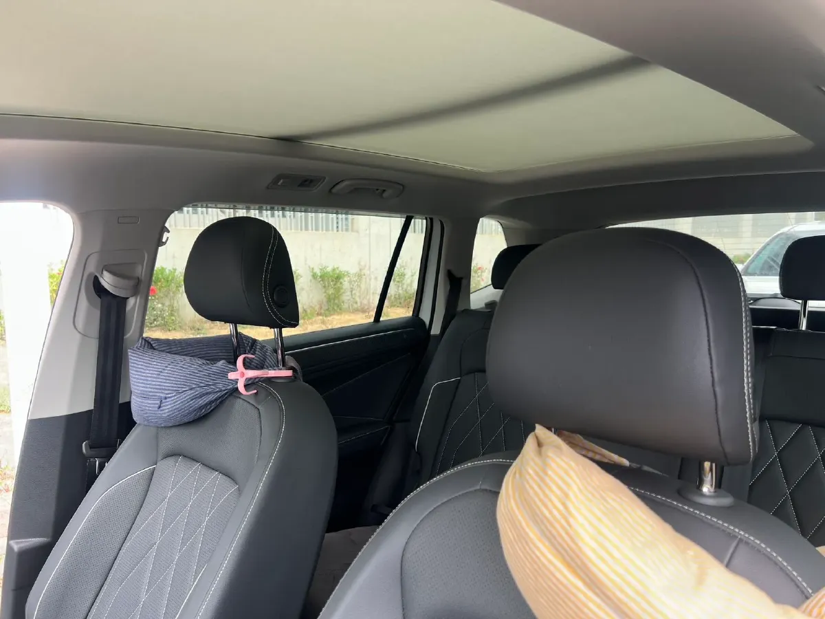 2024 Volkswagen Tiguan L 2.0T 220HP L4 7DCT,autocango,china used car exporter,china ev exporter,chinese used car exporter,chinese used ev exporter