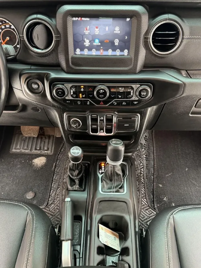 2021 Jeep Wrangler 2.0T 266HP L4 8AT,autocango,china used car exporter,china ev exporter,chinese used car exporter,chinese used ev exporter