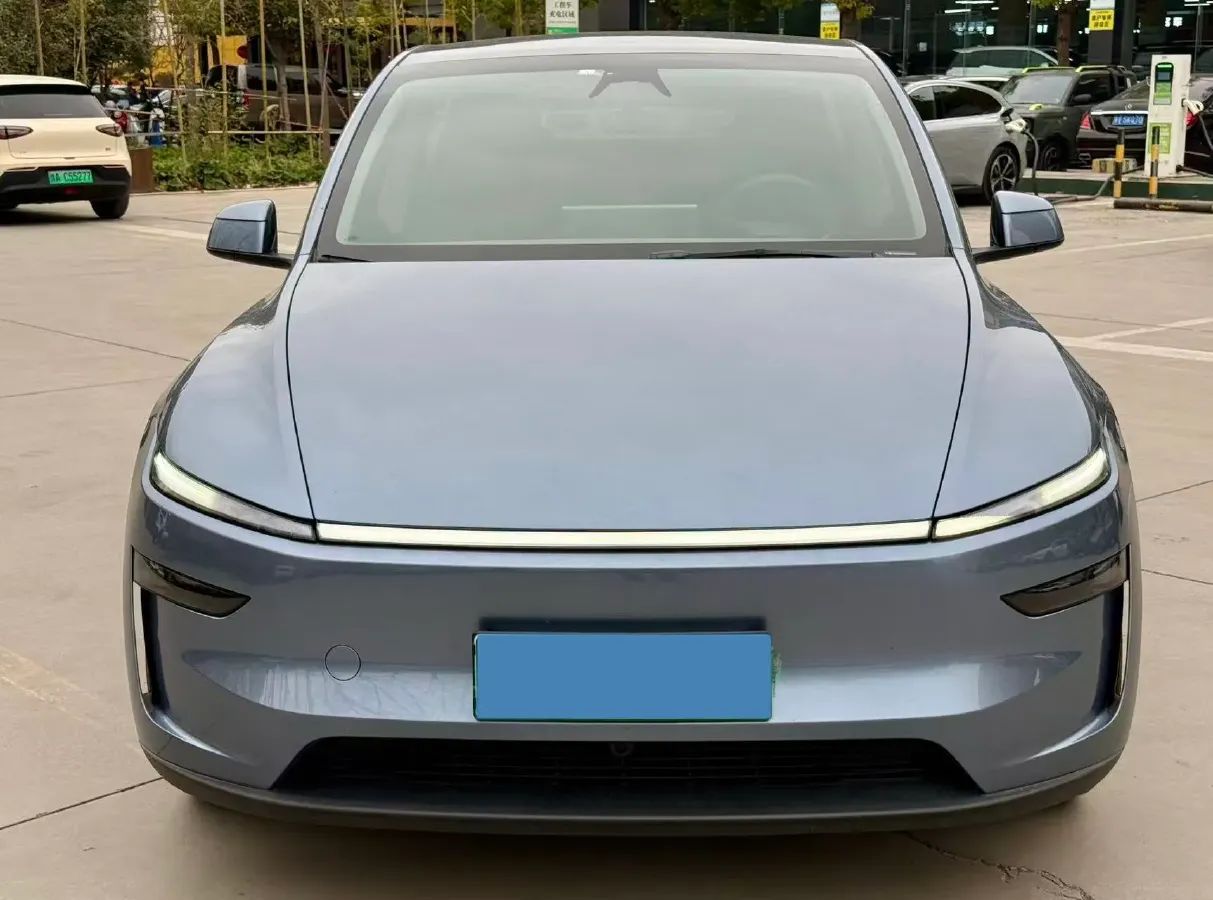 2025 Tesla Model Y L BEV,autocango,china used car exporter,china ev exporter,chinese used car exporter,chinese used ev exporter
