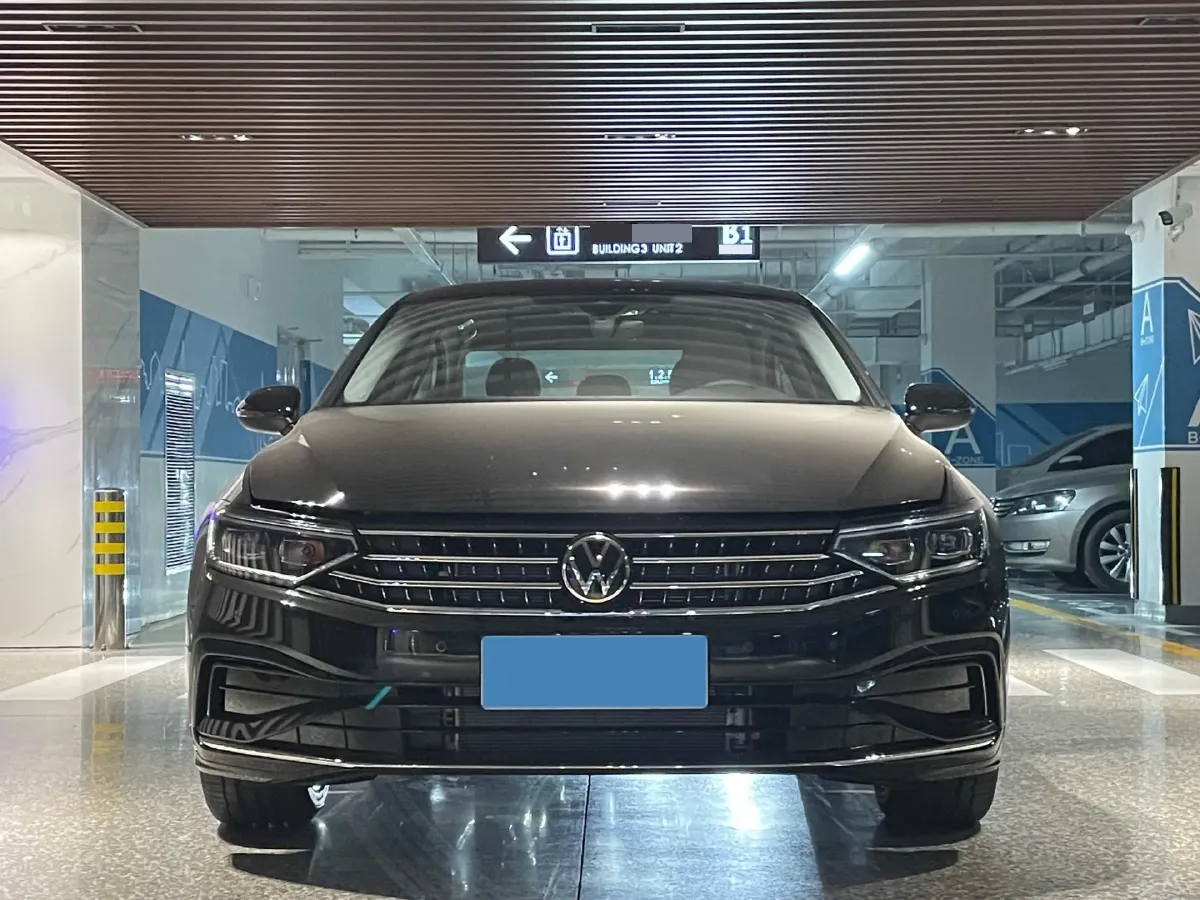 2026 Volkswagen Magotan 2.0T 220HP L4 7DCT,autocango,china used car exporter,china ev exporter,chinese used car exporter,chinese used ev exporter