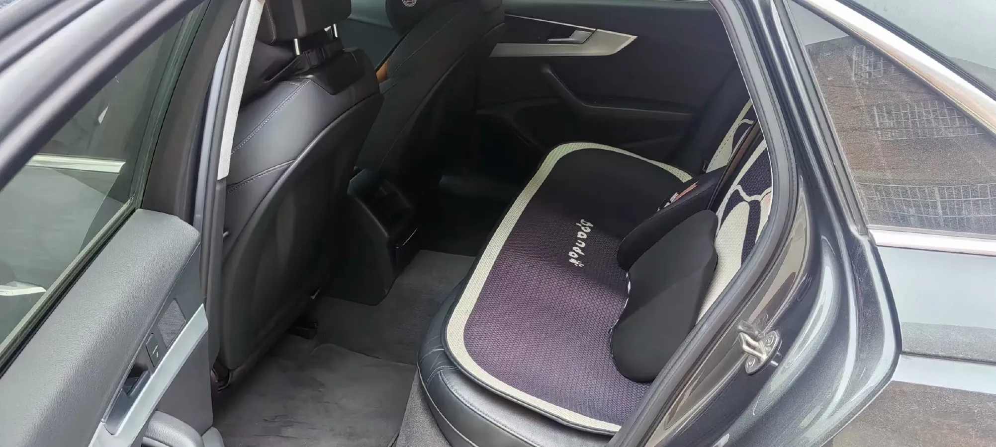 2021 Audi A4L 2.0T 190HP L4 7DCT,autocango,china used car exporter,china ev exporter,chinese used car exporter,chinese used ev exporter