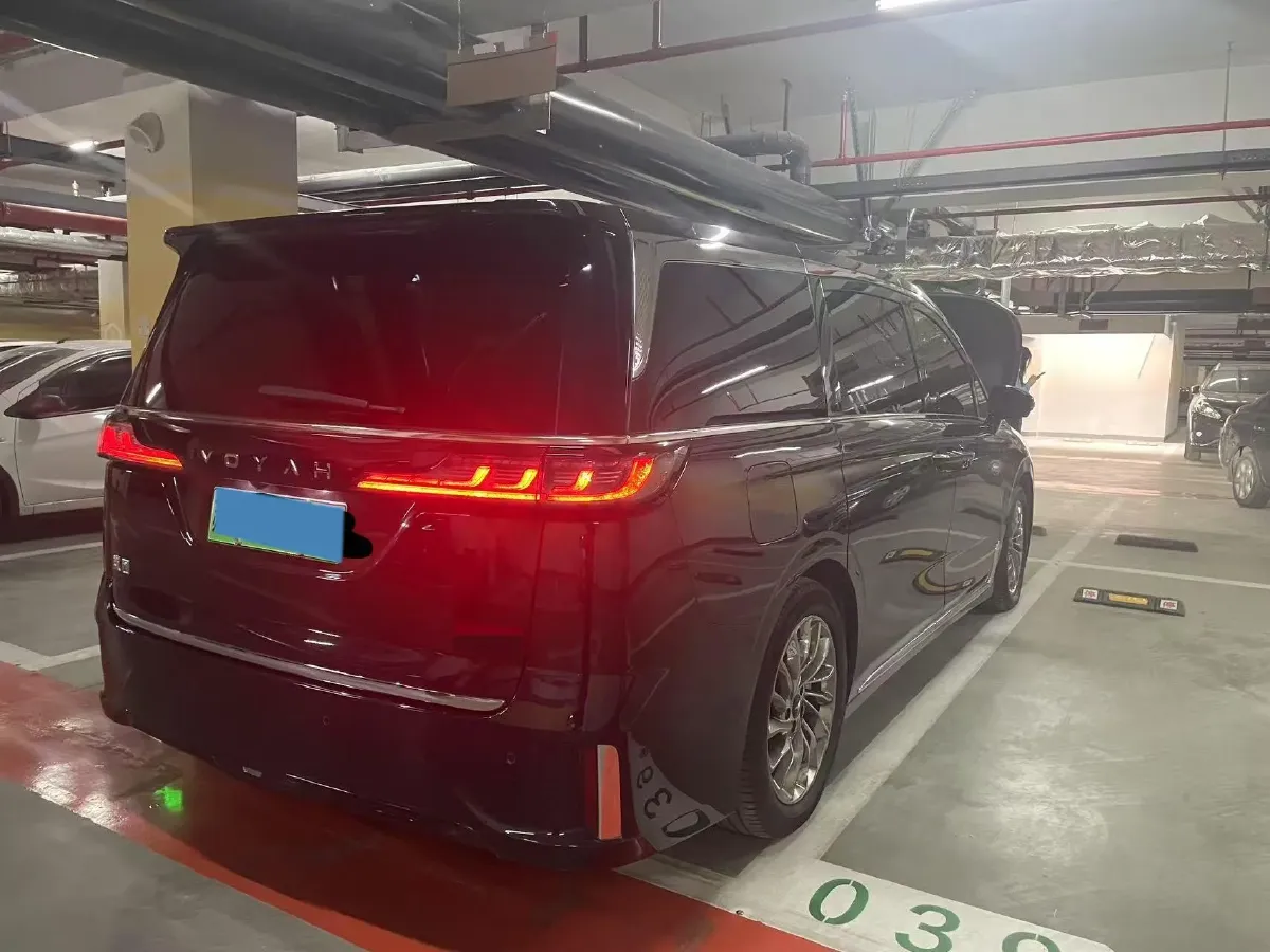 2022 Voyah Dream 1.5T 136HP L4 PHEV 25.57KWH,autocango,china used car exporter,china ev exporter,chinese used car exporter,chinese used ev exporter