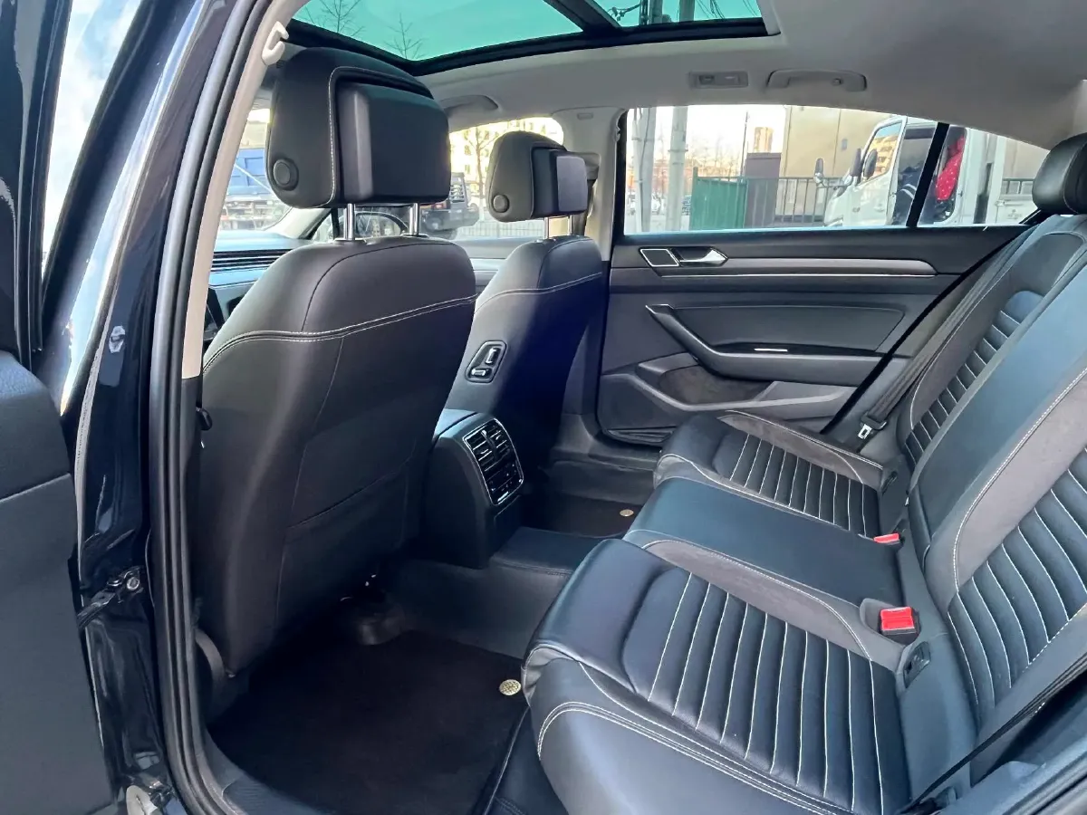 2020 Volkswagen Magotan 2.0T 186HP L4 7DCT,autocango,china used car exporter,china ev exporter,chinese used car exporter,chinese used ev exporter