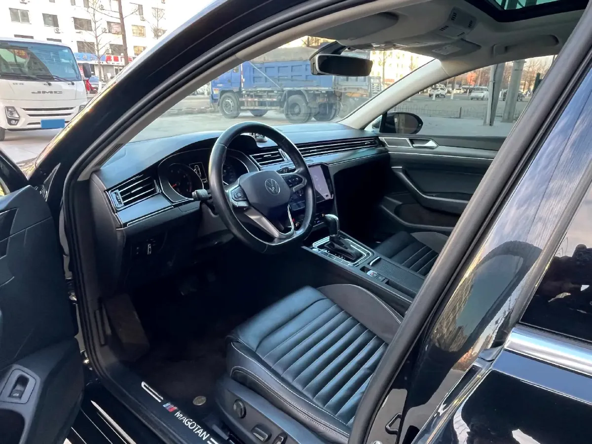 2020 Volkswagen Magotan 2.0T 186HP L4 7DCT,autocango,china used car exporter,china ev exporter,chinese used car exporter,chinese used ev exporter