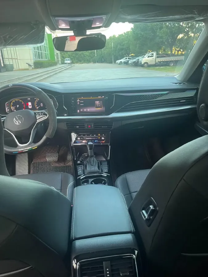 2024 Volkswagen Passat 2.0T 220HP L4 7DCT,autocango,china used car exporter,china ev exporter,chinese used car exporter,chinese used ev exporter