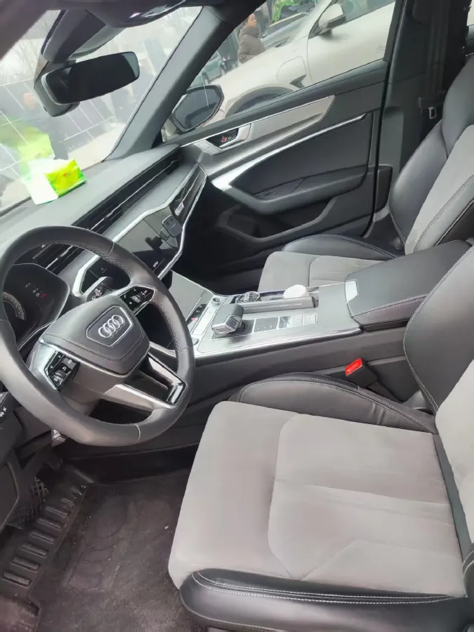 2023 Audi A6L 2.0T 245HP L4 7DCT,autocango,china used car exporter,china ev exporter,chinese used car exporter,chinese used ev exporter