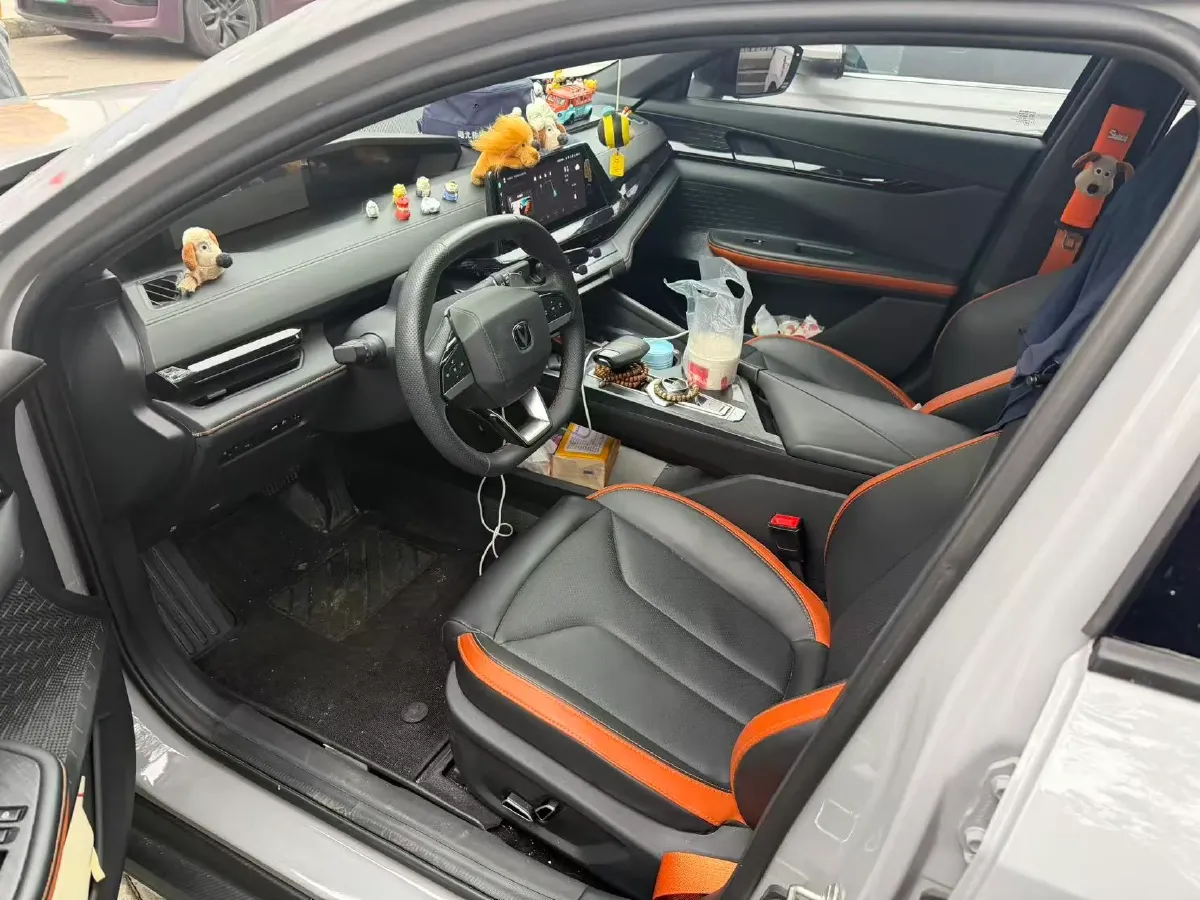 2022 ChangAn UNI-V 1.5T 188HP L4 7DCT,autocango,china used car exporter,china ev exporter,chinese used car exporter,chinese used ev exporter