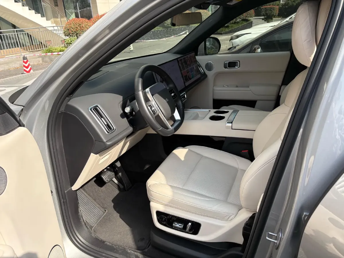 2023 Li L8 Range Extended 154HP REEV 40.9KWH,autocango,china used car exporter,china ev exporter,chinese used car exporter,chinese used ev exporter