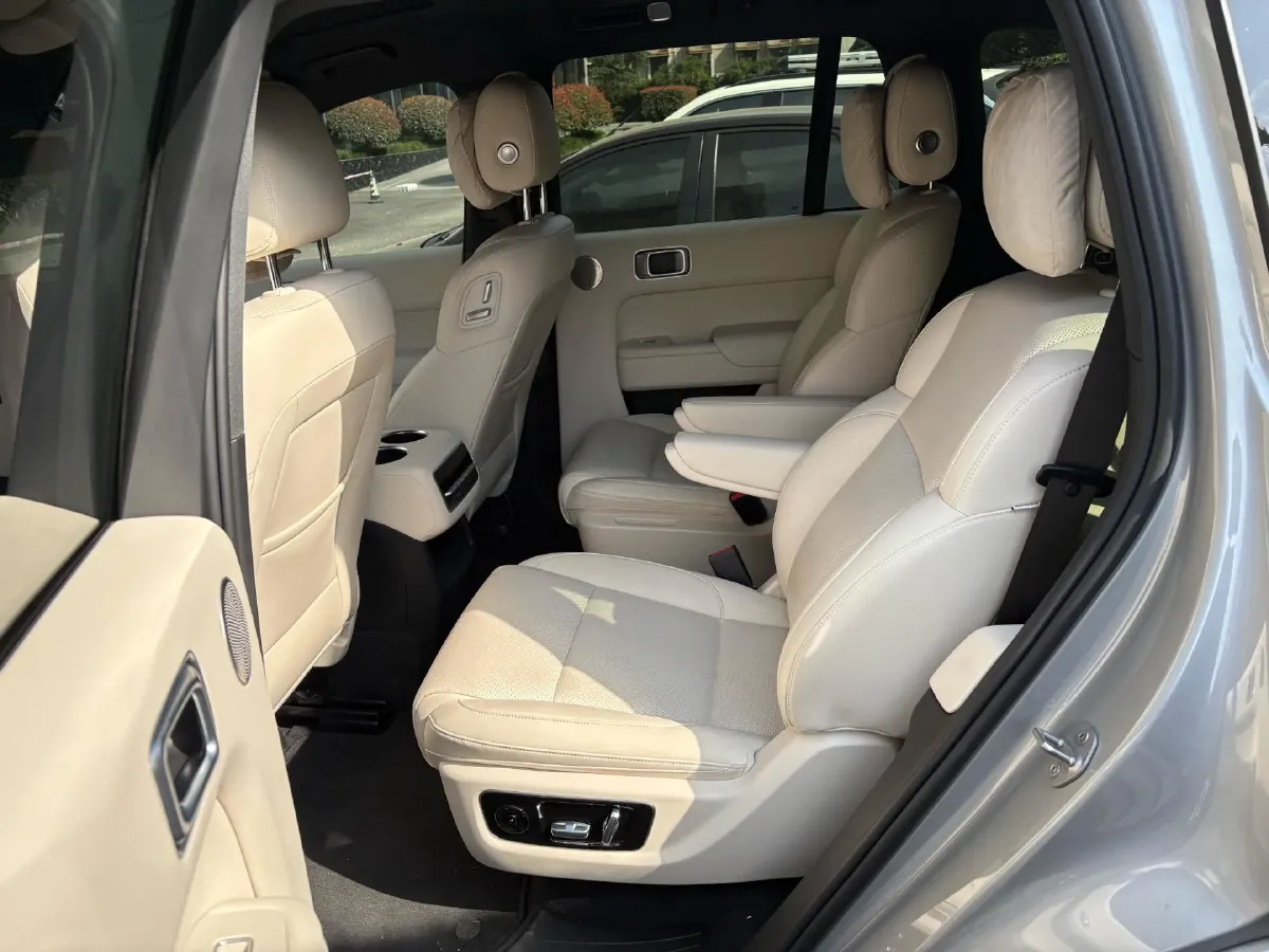 2023 Li L8 Range Extended 154HP REEV 40.9KWH,autocango,china used car exporter,china ev exporter,chinese used car exporter,chinese used ev exporter