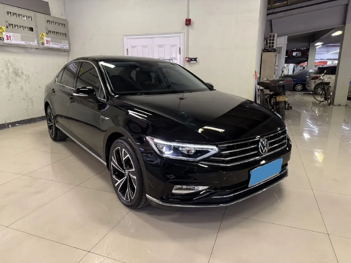 2021 Volkswagen Magotan 2.0T 186HP L4 7DCT,autocango,china used car exporter,china ev exporter,chinese used car exporter,chinese used ev exporter