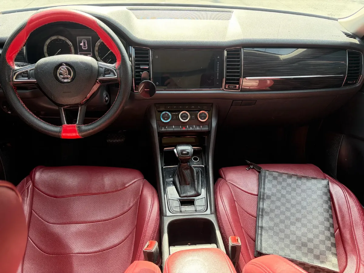 2018 Skoda Kodiak 2.0T 186HP L4 7DCT,autocango,china used car exporter,china ev exporter,chinese used car exporter,chinese used ev exporter