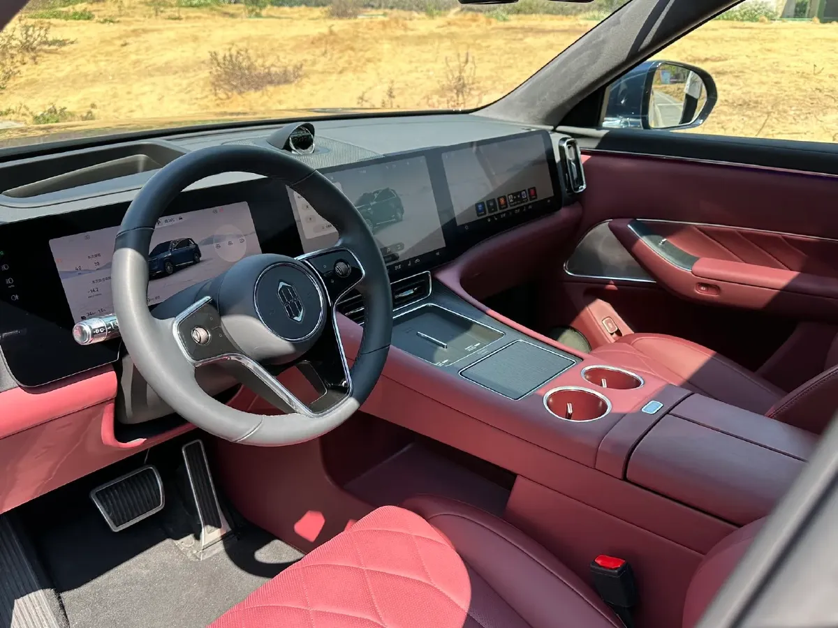 2025 AITO AITO M8 REEV 160HP REEV 53.4KWH,autocango,china used car exporter,china ev exporter,chinese used car exporter,chinese used ev exporter