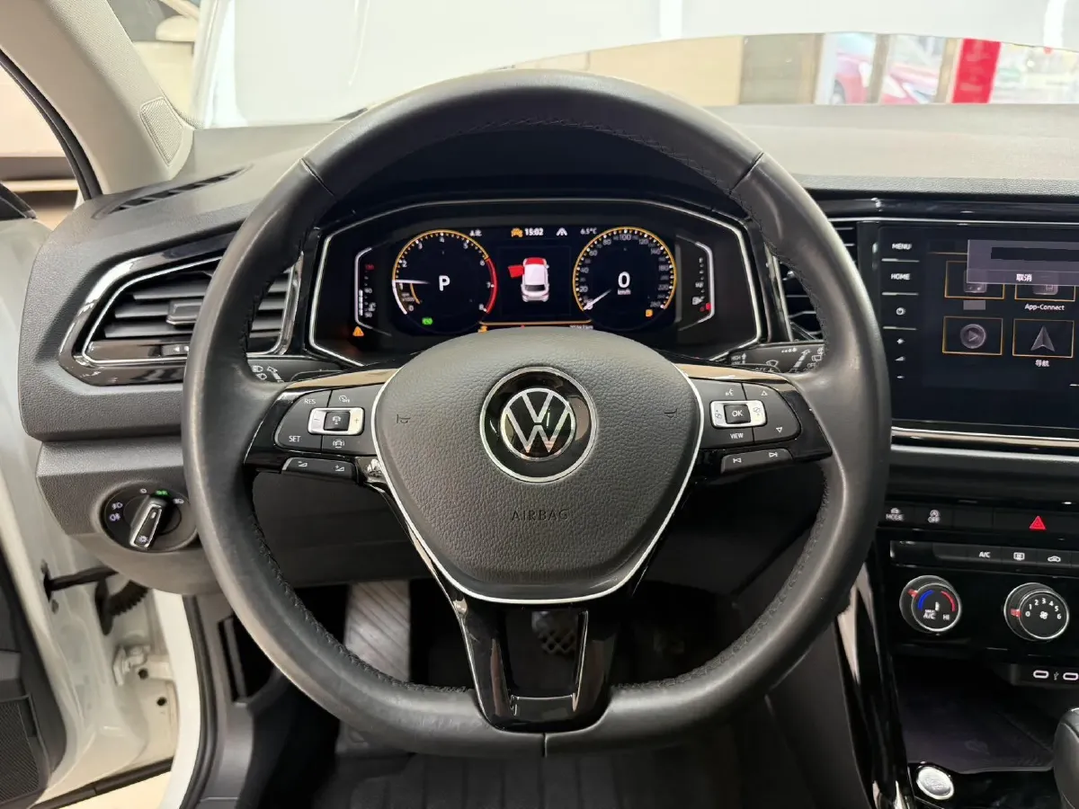 2022 Volkswagen T-Roc 1.4T 150HP L4 7DCT,autocango,china used car exporter,china ev exporter,chinese used car exporter,chinese used ev exporter