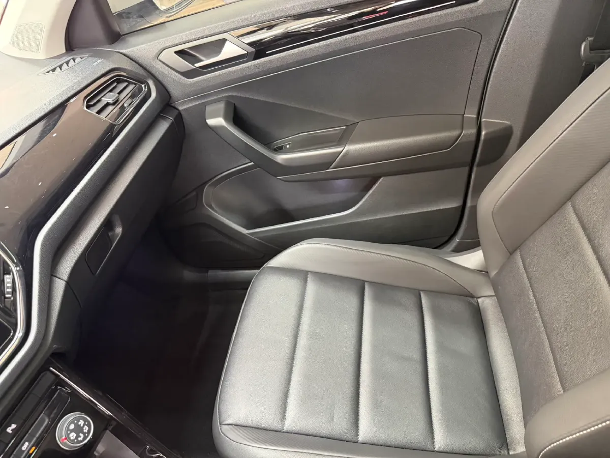 2022 Volkswagen T-Roc 1.4T 150HP L4 7DCT,autocango,china used car exporter,china ev exporter,chinese used car exporter,chinese used ev exporter