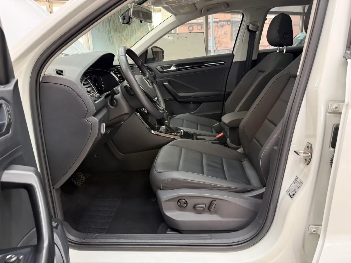 2022 Volkswagen T-Roc 1.4T 150HP L4 7DCT,autocango,china used car exporter,china ev exporter,chinese used car exporter,chinese used ev exporter