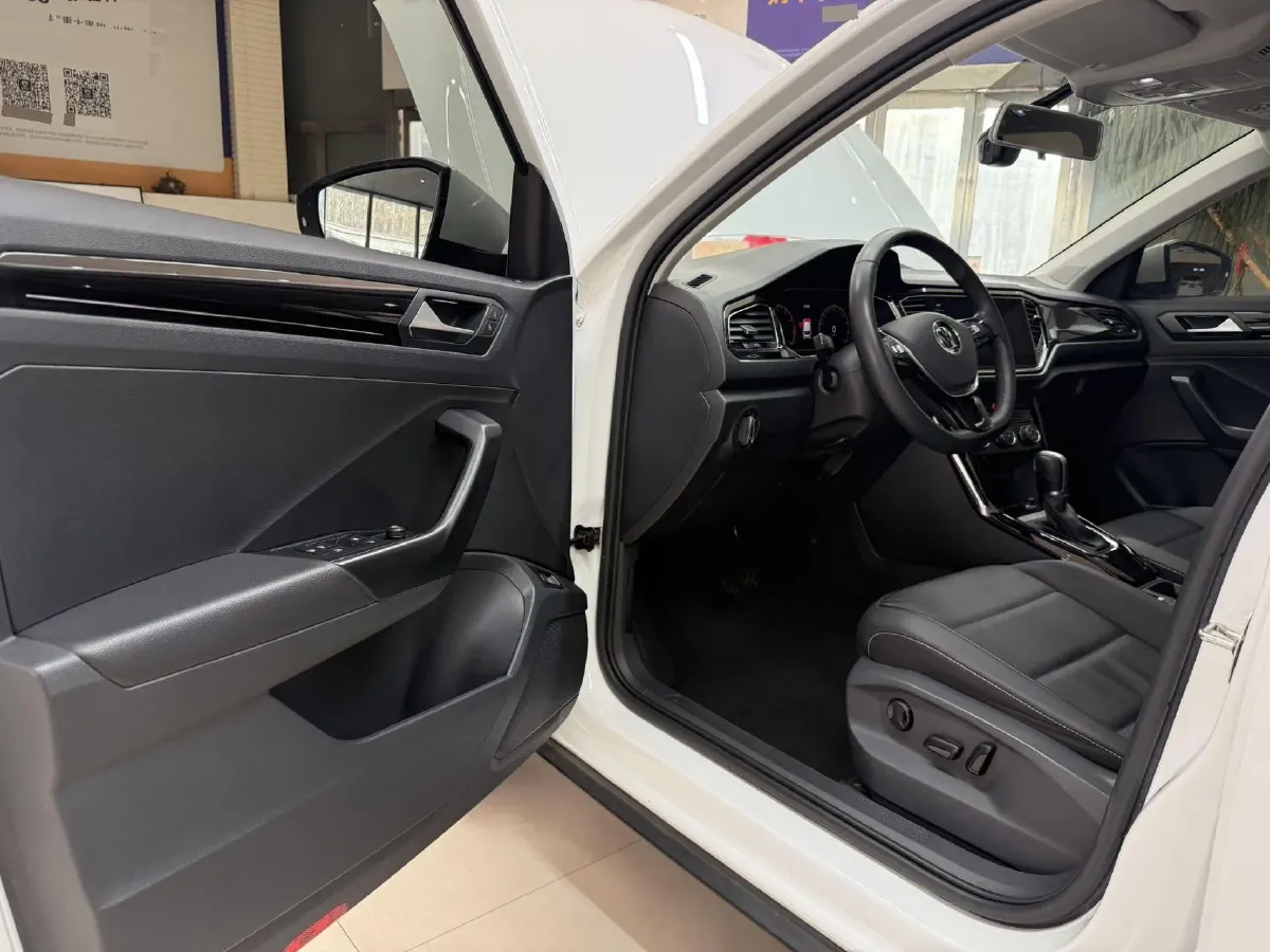 2022 Volkswagen T-Roc 1.4T 150HP L4 7DCT,autocango,china used car exporter,china ev exporter,chinese used car exporter,chinese used ev exporter