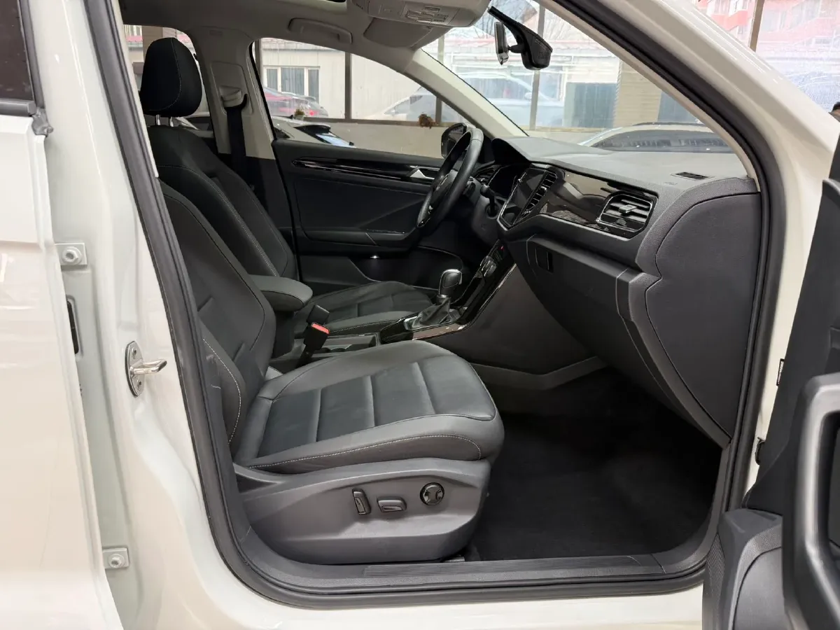 2022 Volkswagen T-Roc 1.4T 150HP L4 7DCT,autocango,china used car exporter,china ev exporter,chinese used car exporter,chinese used ev exporter