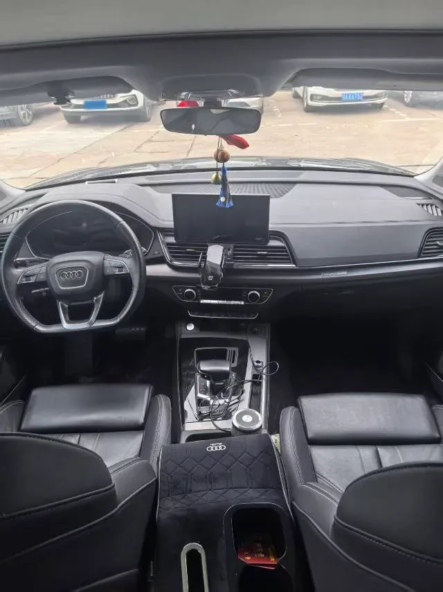 2022 Audi Q5L 2.0T 252HP L4 7DCT,autocango,china used car exporter,china ev exporter,chinese used car exporter,chinese used ev exporter
