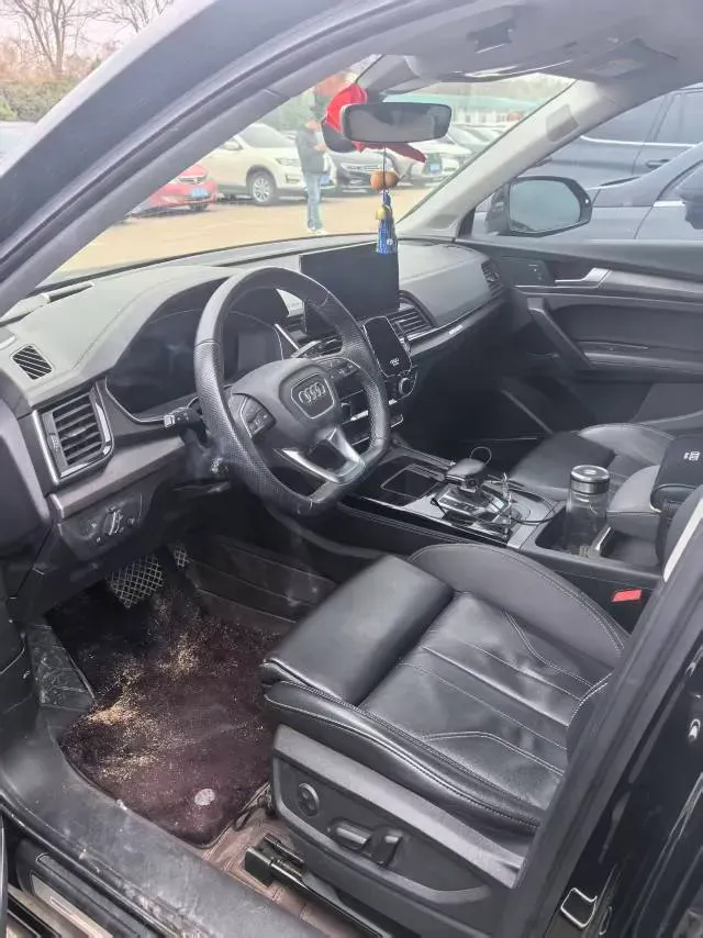 2022 Audi Q5L 2.0T 252HP L4 7DCT,autocango,china used car exporter,china ev exporter,chinese used car exporter,chinese used ev exporter