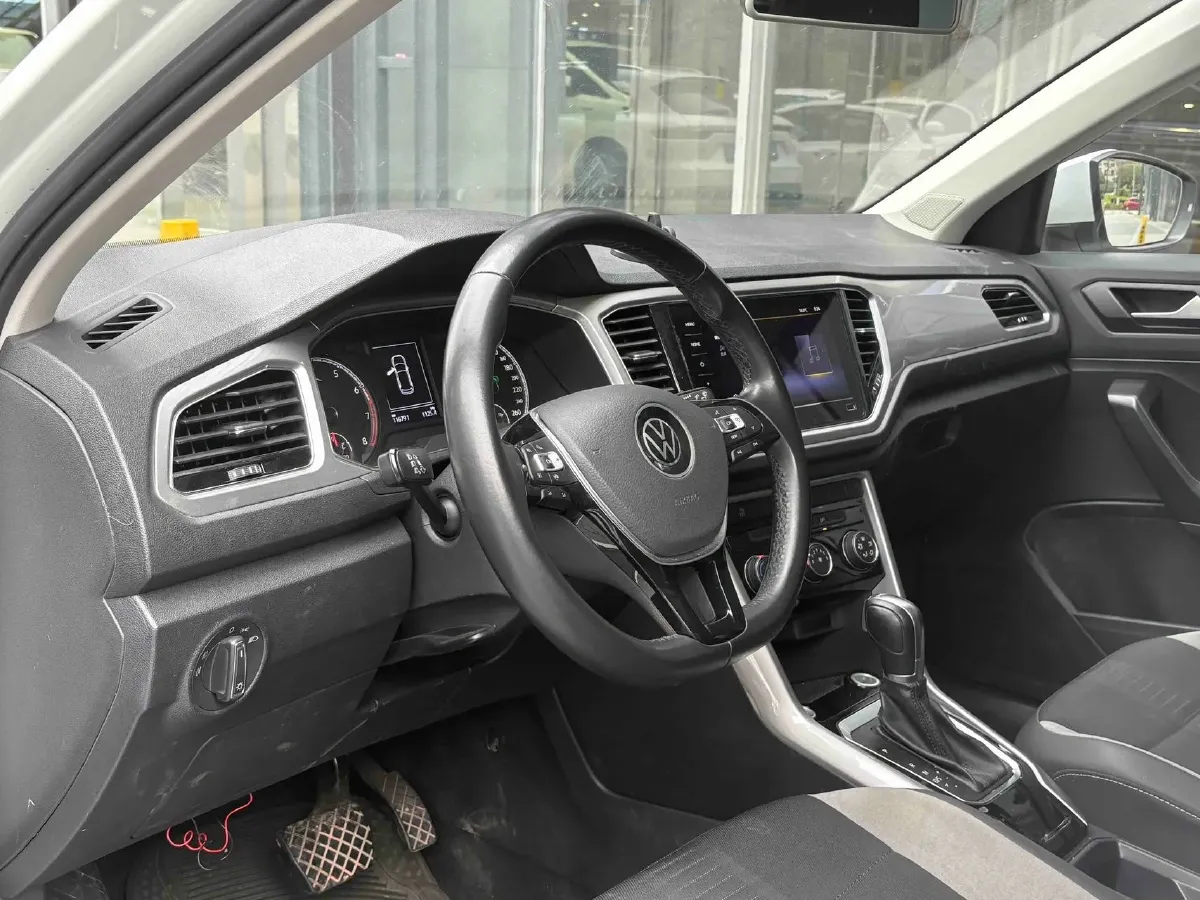 2021 Volkswagen T-Roc 1.4T 150HP L4 7DCT,autocango,china used car exporter,china ev exporter,chinese used car exporter,chinese used ev exporter
