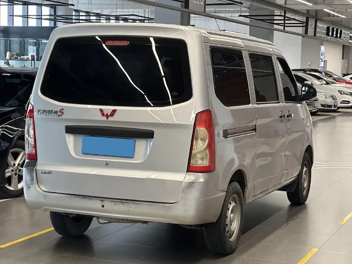 2021 WuLing RongGuang S 1.2L 76HP L4 5MT,autocango,china used car exporter,china ev exporter,chinese used car exporter,chinese used ev exporter