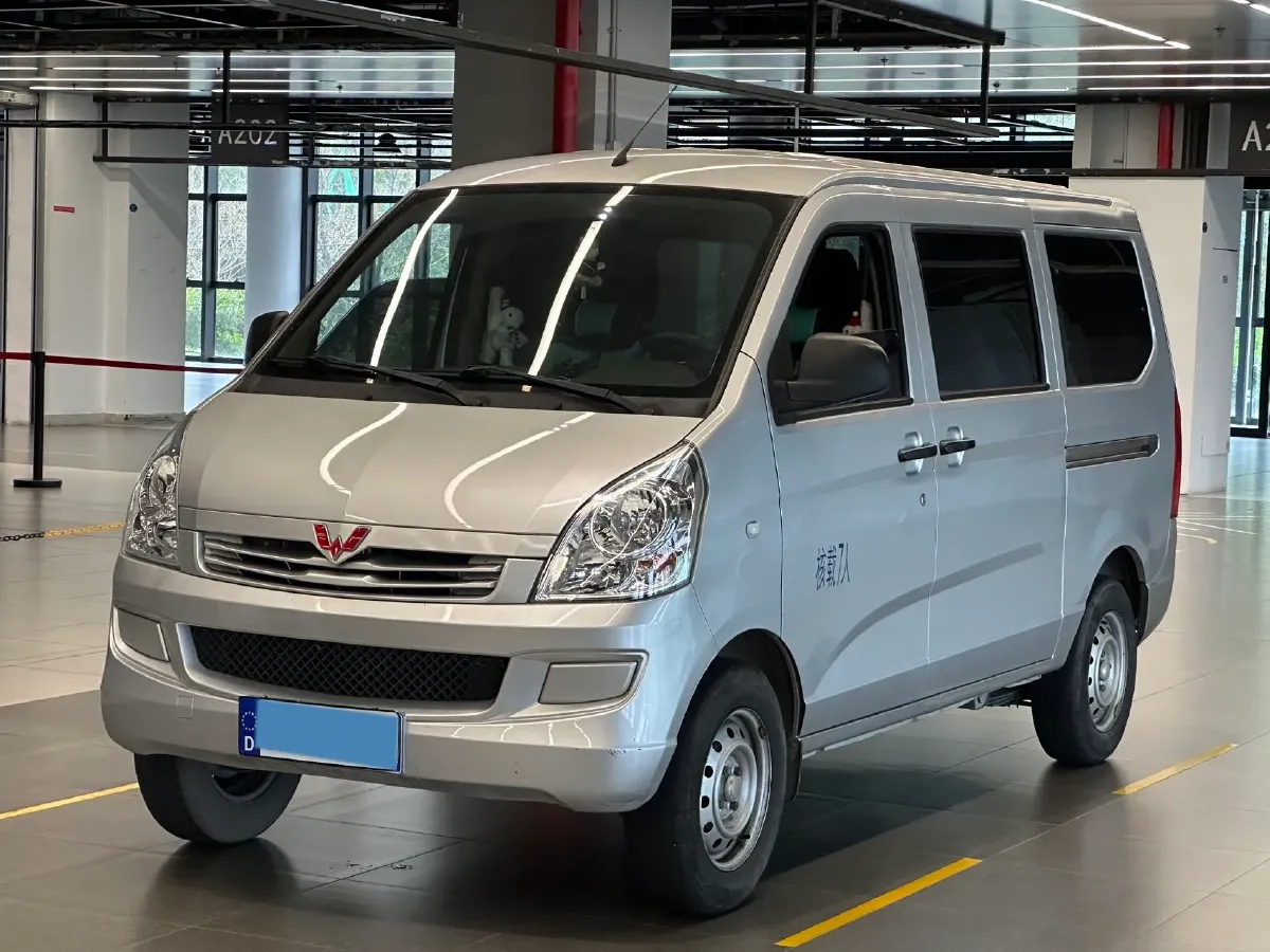 2021 WuLing RongGuang S 1.2L 76HP L4 5MT,autocango,china used car exporter,china ev exporter,chinese used car exporter,chinese used ev exporter