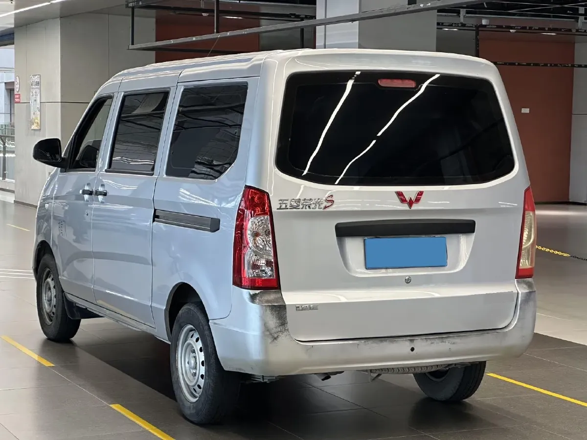 2021 WuLing RongGuang S 1.2L 76HP L4 5MT,autocango,china used car exporter,china ev exporter,chinese used car exporter,chinese used ev exporter