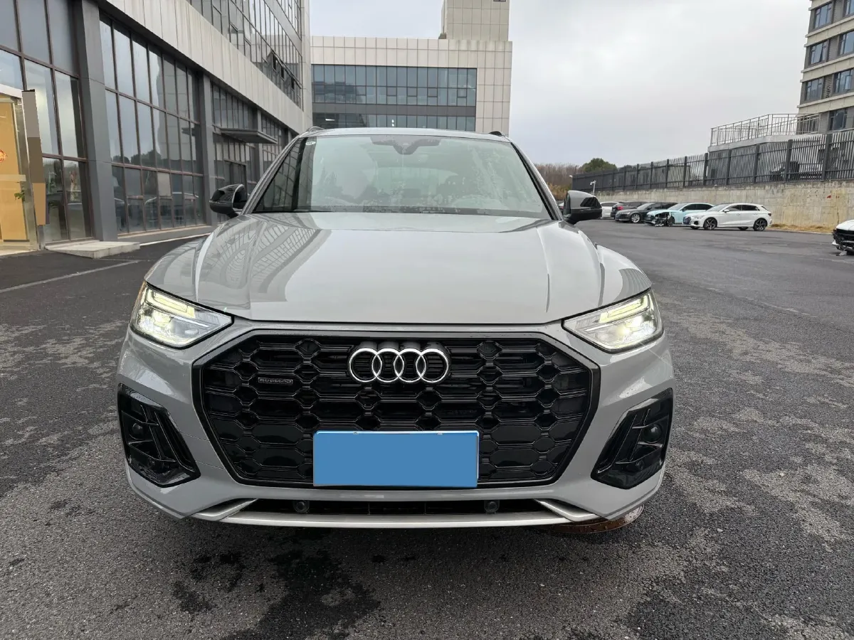 2025 Audi Q5L 2.0T 190HP L4 7DCT,autocango,china used car exporter,china ev exporter,chinese used car exporter,chinese used ev exporter