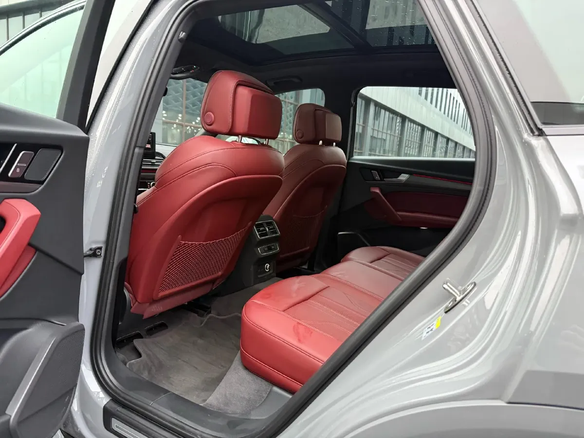 2025 Audi Q5L 2.0T 190HP L4 7DCT,autocango,china used car exporter,china ev exporter,chinese used car exporter,chinese used ev exporter